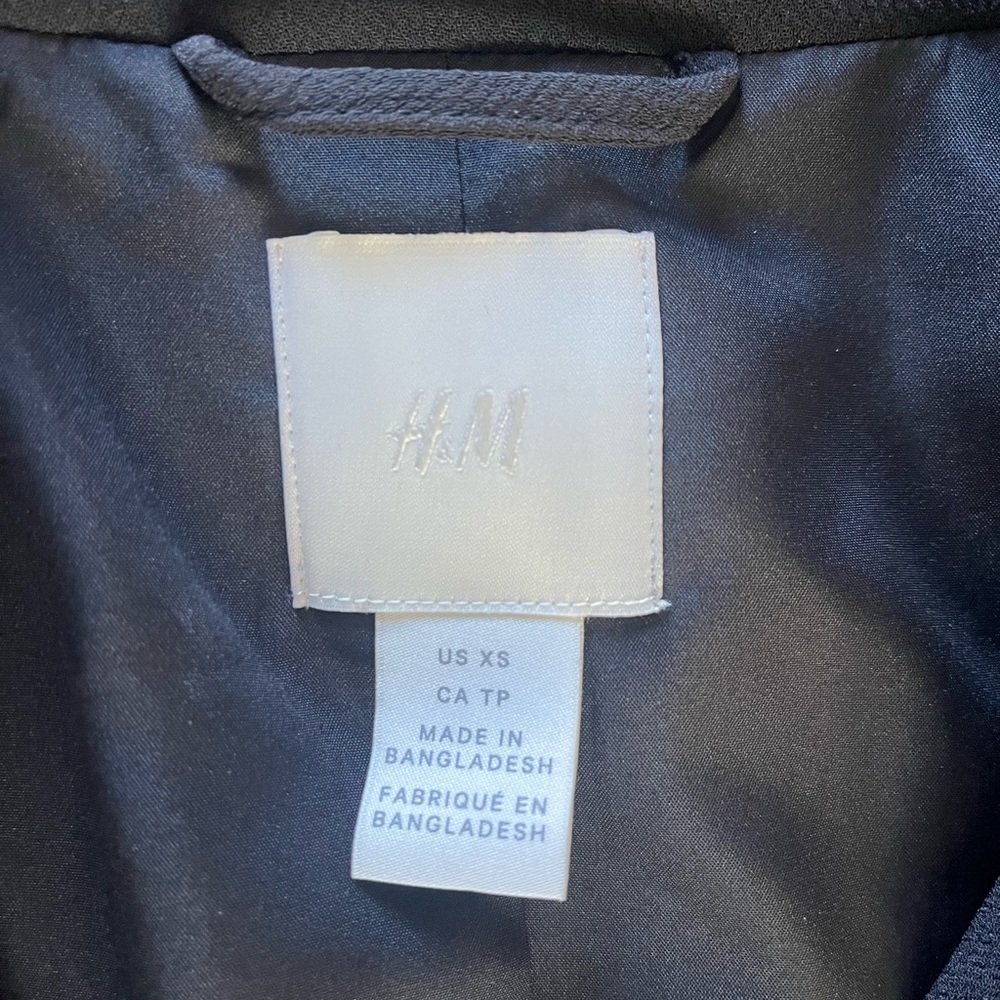 H&M ladies size XS black blazer - Picture 2 of 3